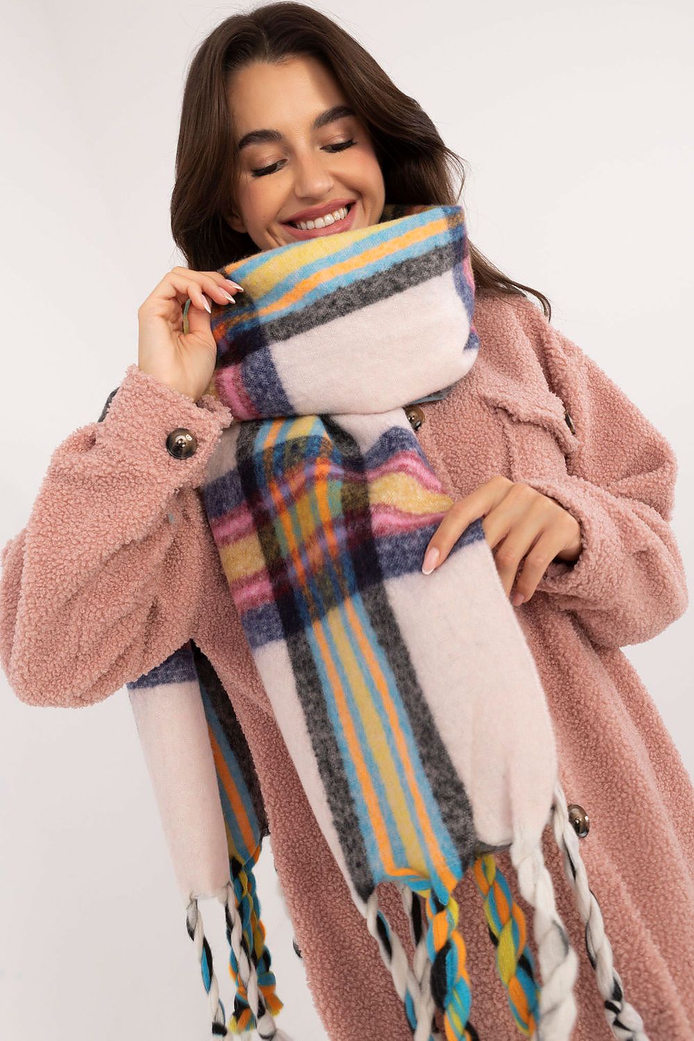  Shawl model 202580 AT 