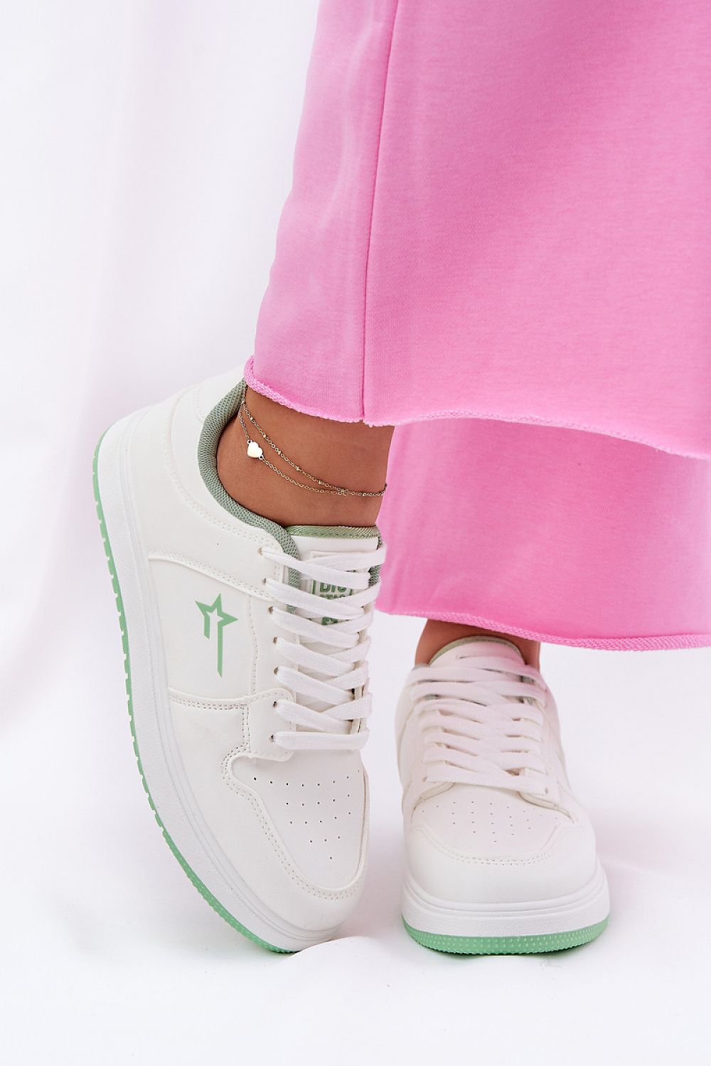  Sport Shoes model 211334 Step in style 